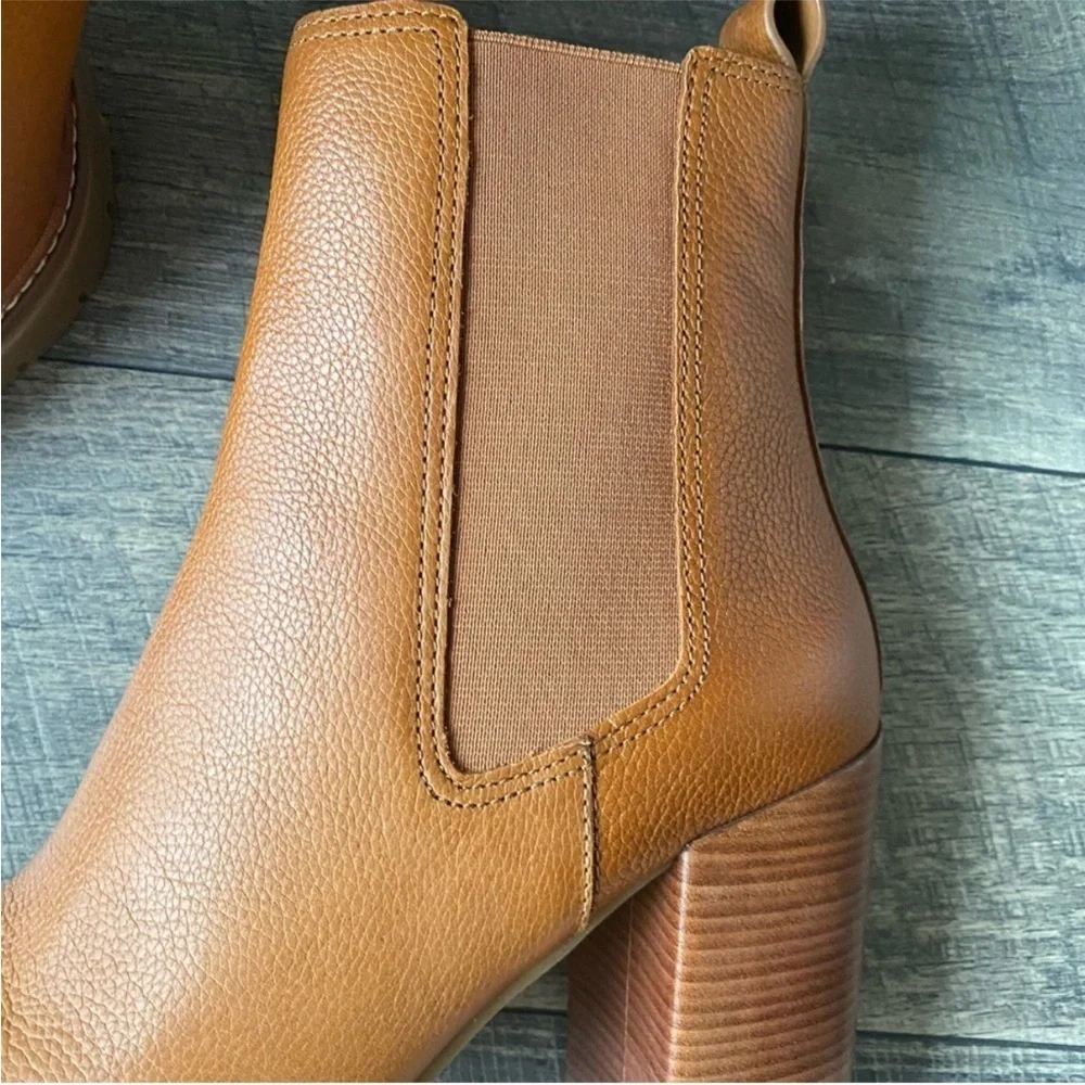 Tory Burch Lug 70MM Bootie Size 11 Leather Blanched Almond Brown Camel Tan NEW